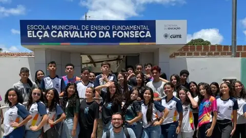 Estudantes de Cuité analisam história política brasileira na Câmara