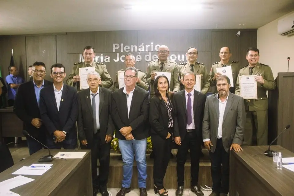 A câmara municipal de Cuité, realizou neste dia 21 sessão solene de entrega de títulos de cidadania cuiteense