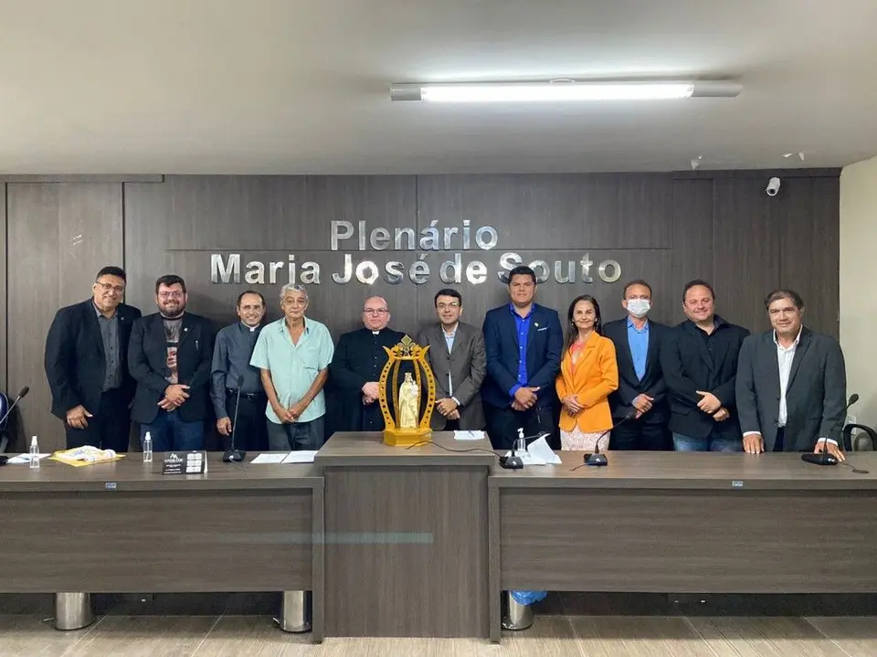 Imagem peregrina de Nossa Senhora das Mercês visita a câmara municipal de Cuité-PB em sessão especial