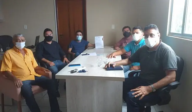 Vereadores se reúnem na presidência da câmara municipal para analisar resposta do DNIT