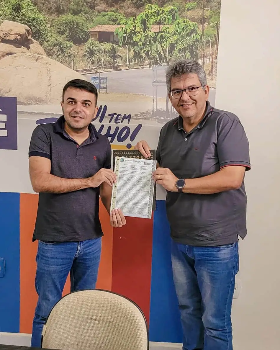 Presidente Dagmando Lopes oficializa assinatura da escritura do terreno doado para a Câmara Municipal de Cuité